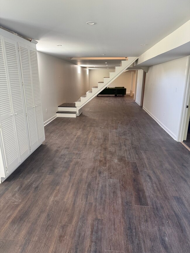 Living/Dining Area w/ Extra Storage - 331 Key West Dr