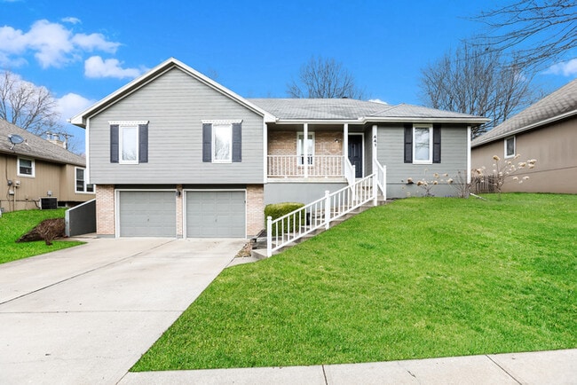 Building Photo - 441 NW Chateau Dr