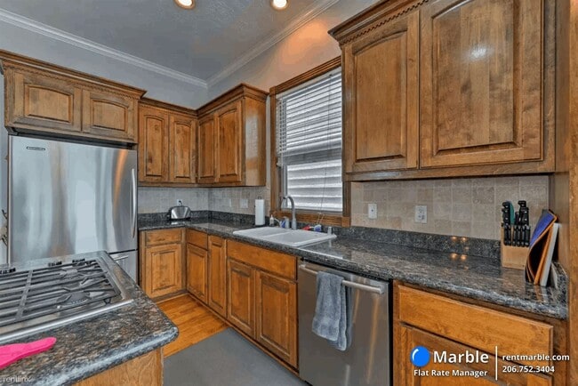 Foto del edificio - 3 br, 3.5 bath Townhome - 5204 Nett St Unit A