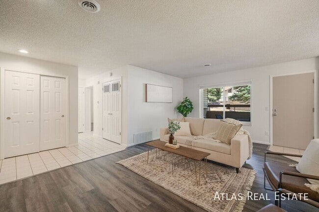 Building Photo - 6540 Delmonico Dr
