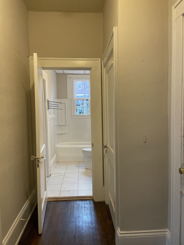 Foto del edificio - 2108 E 7th St