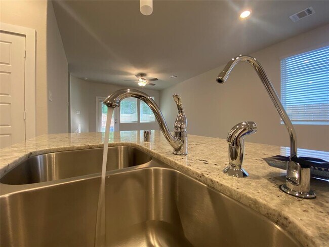 Foto del edificio - 1737 Oak Landing