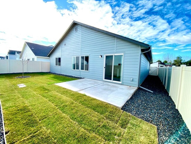 Building Photo - 4 Bedroom 2 Bath Single Level in Meridian Eagle & Ustick available 06/22/26
