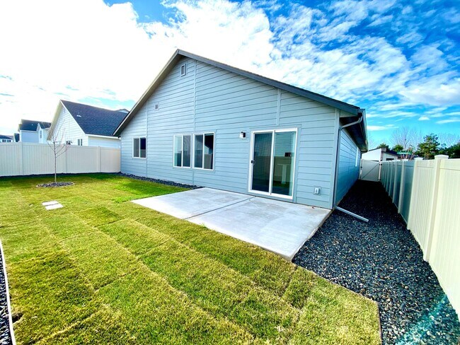 Foto del edificio - 4 Bedroom 2 Bath Single Level in Meridian Eagle & Ustick available 06/22/26