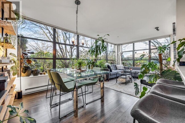 Photo du bâtiment - 301 306 SIXTH STREET