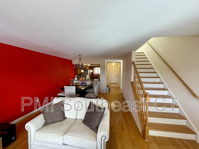 Foto del edificio - 330 Crystal Ave