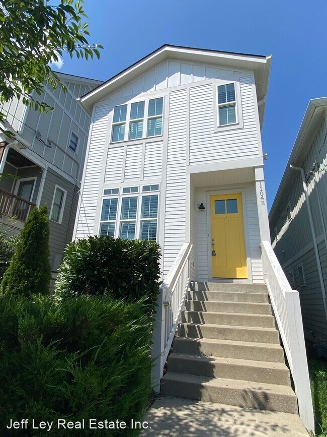 Foto del edificio - 5 br, 3.5 bath House - 1104B W Grove Ave.