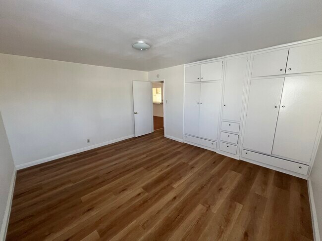 Building Photo - 351 E Pomona Blvd