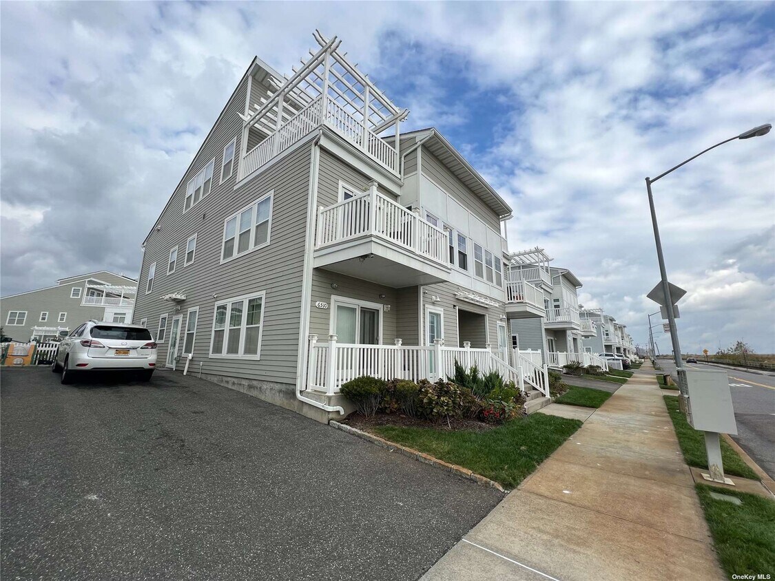 Primary Photo - 6918 Beach Front Rd