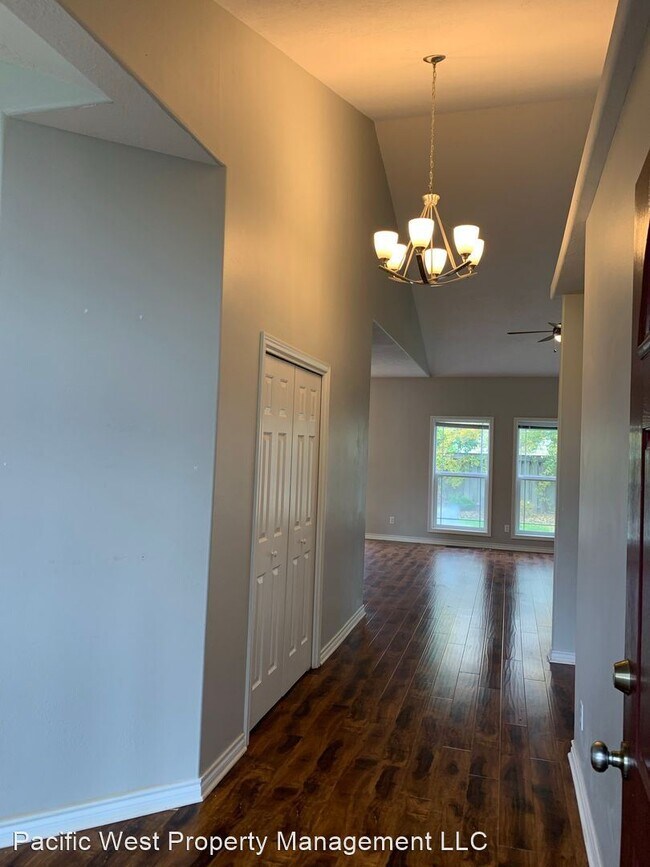 Foto del edificio - 3 br, 2 bath House - 783 Lakefair Circle N