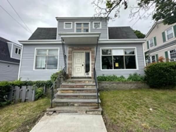 Building Photo - 360 University Ave