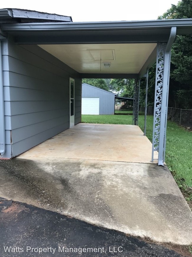 Building Photo - 3 br, 1 bath House - 1870 Rainbow Forest Dr