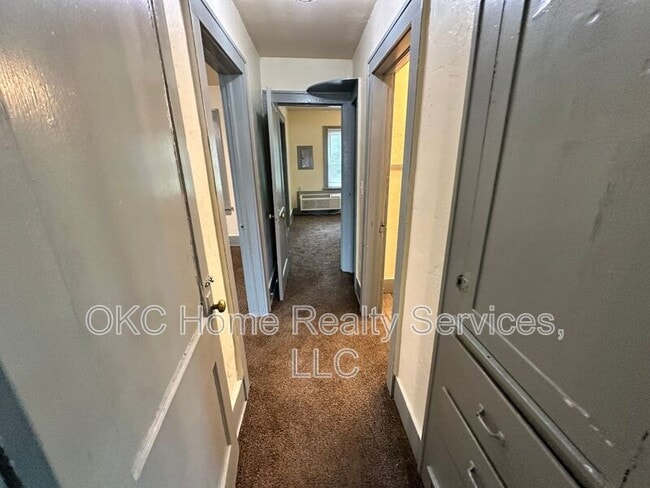 Building Photo - 2114 Glen Ellyn St