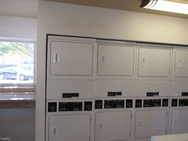 Building Photo - 10520 Clear Lake Loop