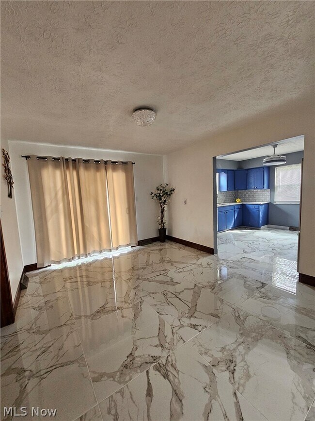 Foto del edificio - 33158 Lakeshore Blvd