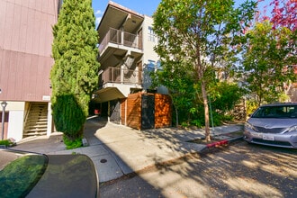 Building Photo - 2025 Francisco St.