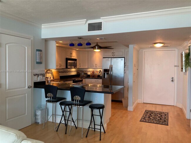 Building Photo - 2200 S Ocean Ln