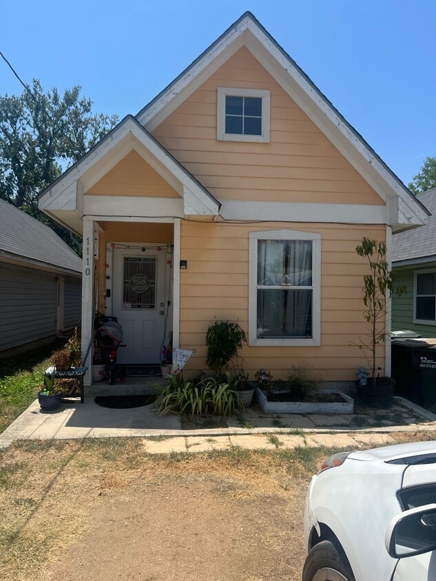 Primary Photo - 1106 Jones St
