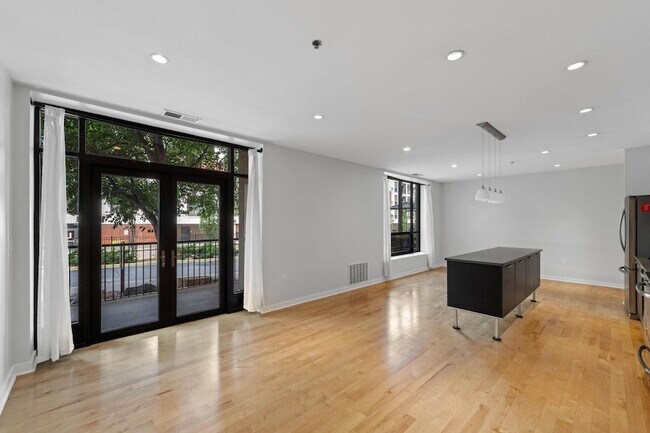 Foto del edificio - 3104 W Lake St