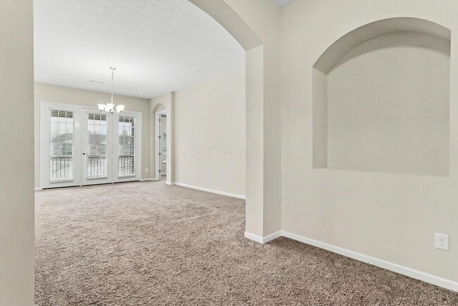 Building Photo - 800 Redwood Ln