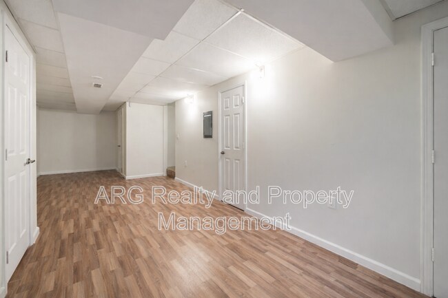 Foto del edificio - 7042 Oakhill Cir