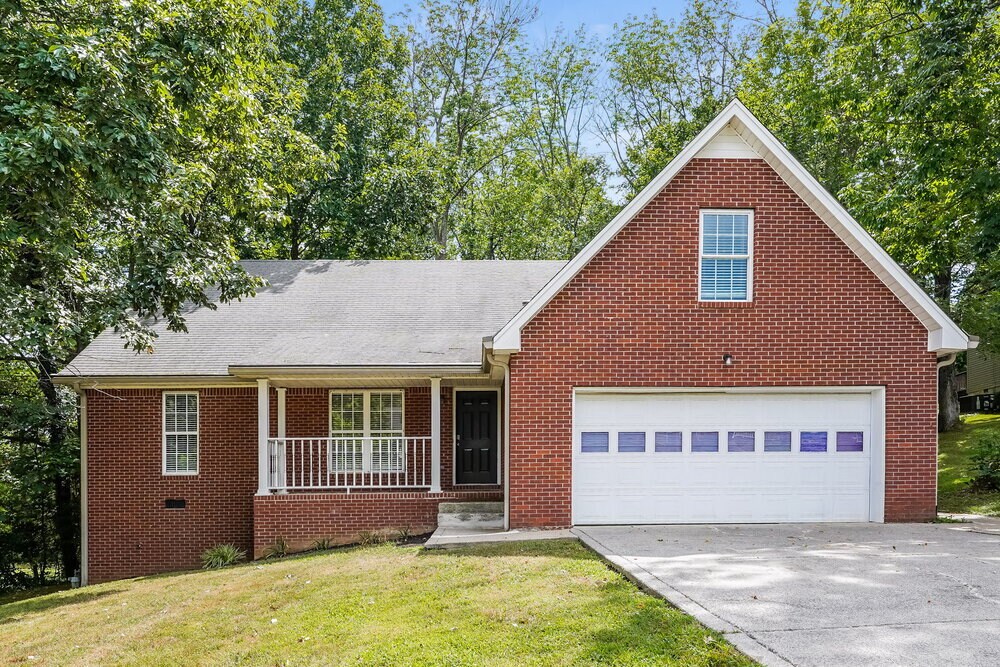 Primary Photo - 107 Victoria Ln E