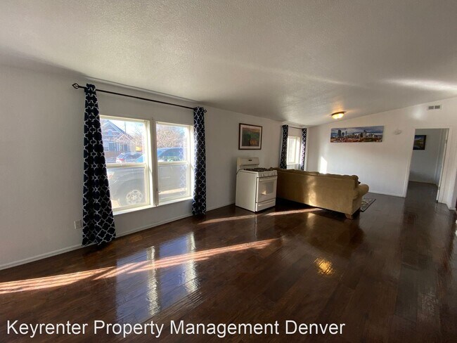 Foto del edificio - 3 br, 2 bath House - 611 W 4th Ave