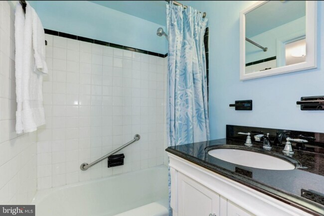 Foto del edificio - 6222 Rockhurst Rd