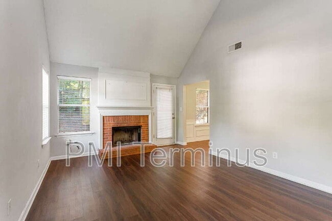 Foto del edificio - 1312 Telhurst Ct NW