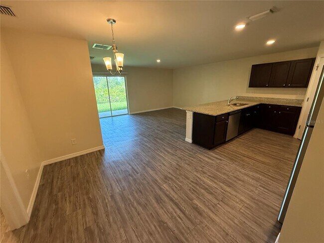 Building Photo - 26463 Sandhill Blvd