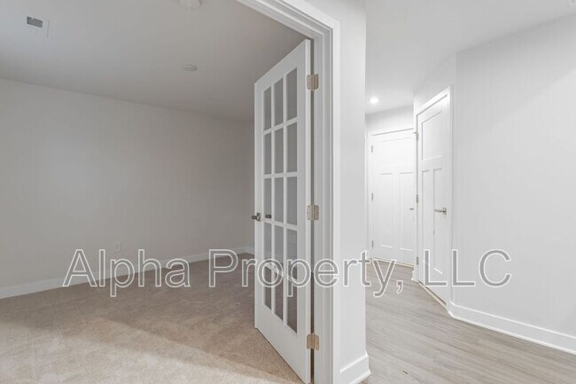 Foto del edificio - 120 Rollins Ave