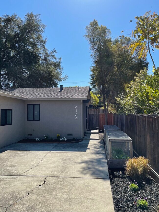 Front - 4134 Abel Ave