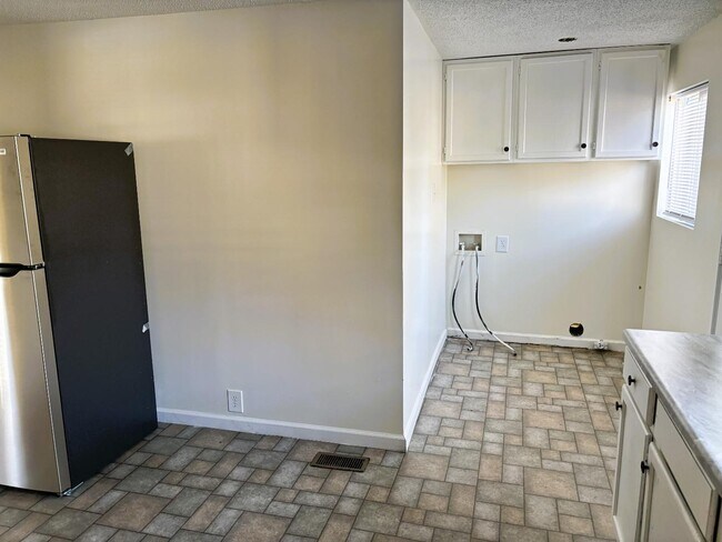 Building Photo - 118 Nat Barber Ave