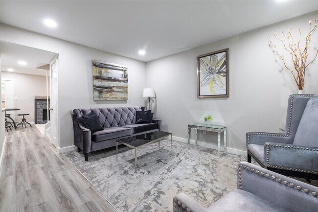 Foto del edificio - 6403 Chimney Creek Cir