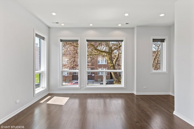 Building Photo - 4943 S St Lawrence Ave