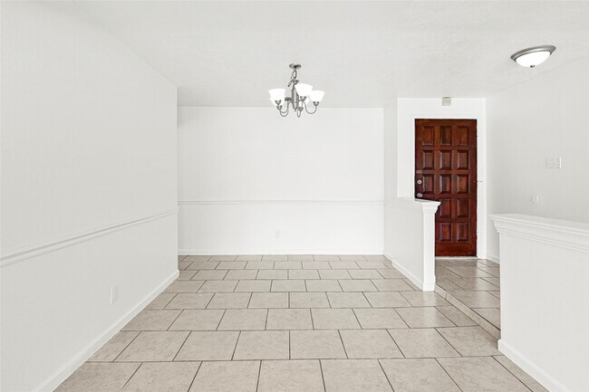 Building Photo - 1718 Foxwood Ct