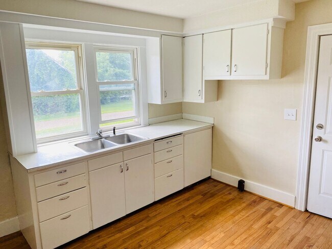 Foto del edificio - 240 3rd Ave NW