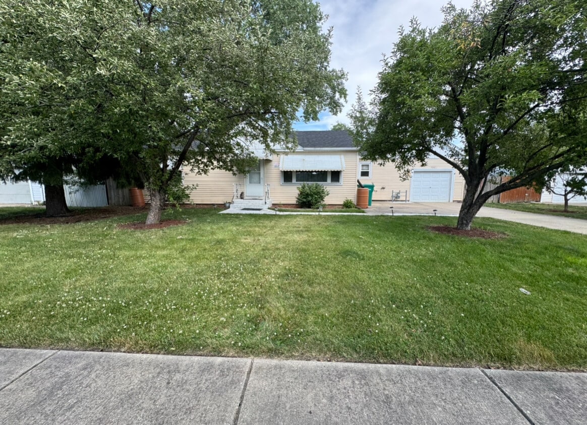 Primary Photo - 7921 Lotus Ave