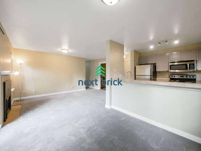Foto del edificio - 2 Beds and 2 Baths Exceptional Condo is Av...
