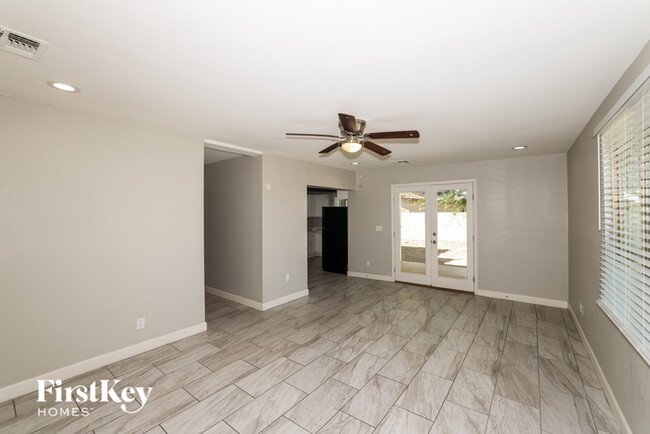 Building Photo - 1832 E Monterey Way