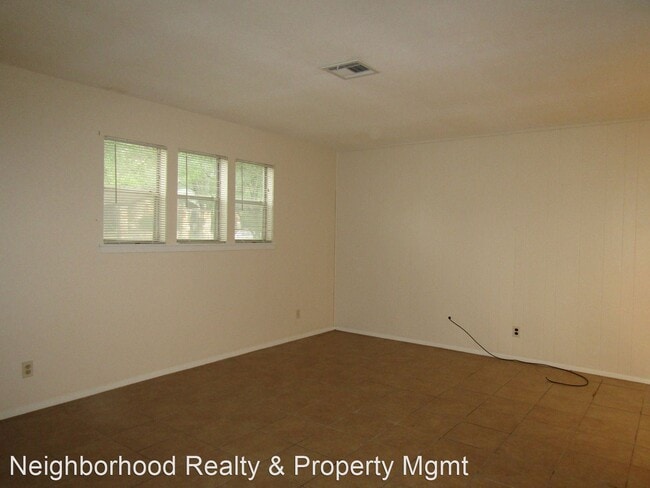 Building Photo - 3 br, 2 bath House - 5226 PINE PLACE