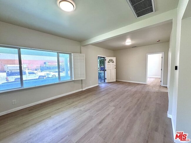Building Photo - 319 N Rowan Ave