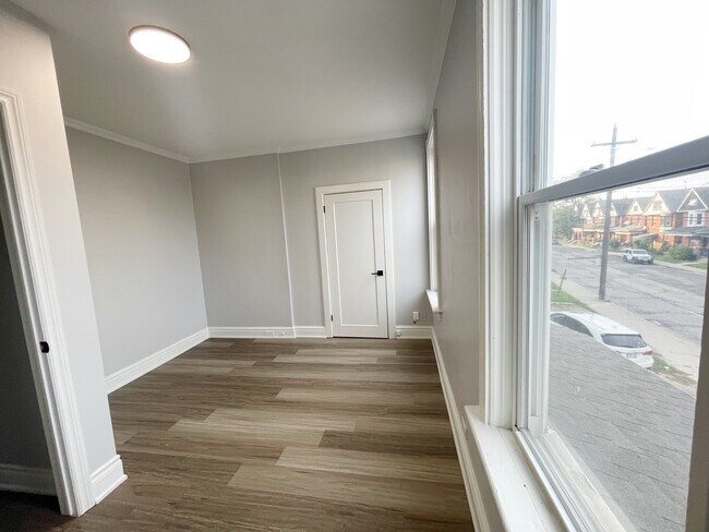Photo du bâtiment - Stunning Split Level Suite 2 Bed plus den
