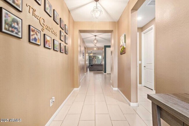 Foto del edificio - 18630 W Lawrence Ln