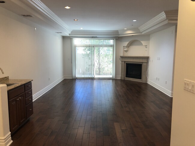Building Photo - 10640 Woodbridge St