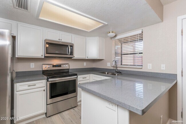 Building Photo - 4850 E Kachina Trail