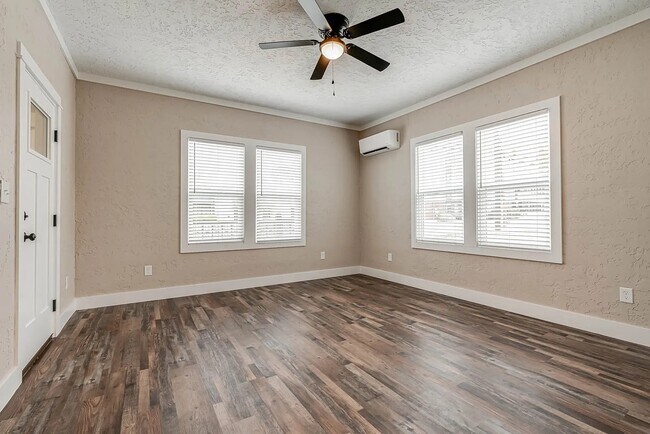 Sala de estar - 316 W Cypress St