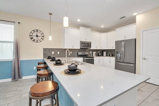 Building Photo - 1524FD-Big Ticket  Dazzling 8BR Villa w Po...