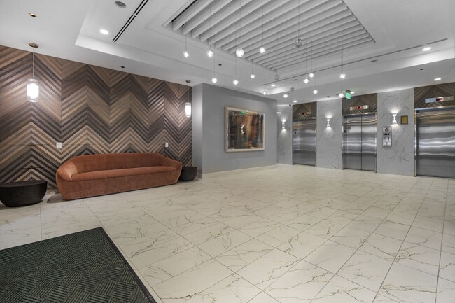 Building Photo - Winston House