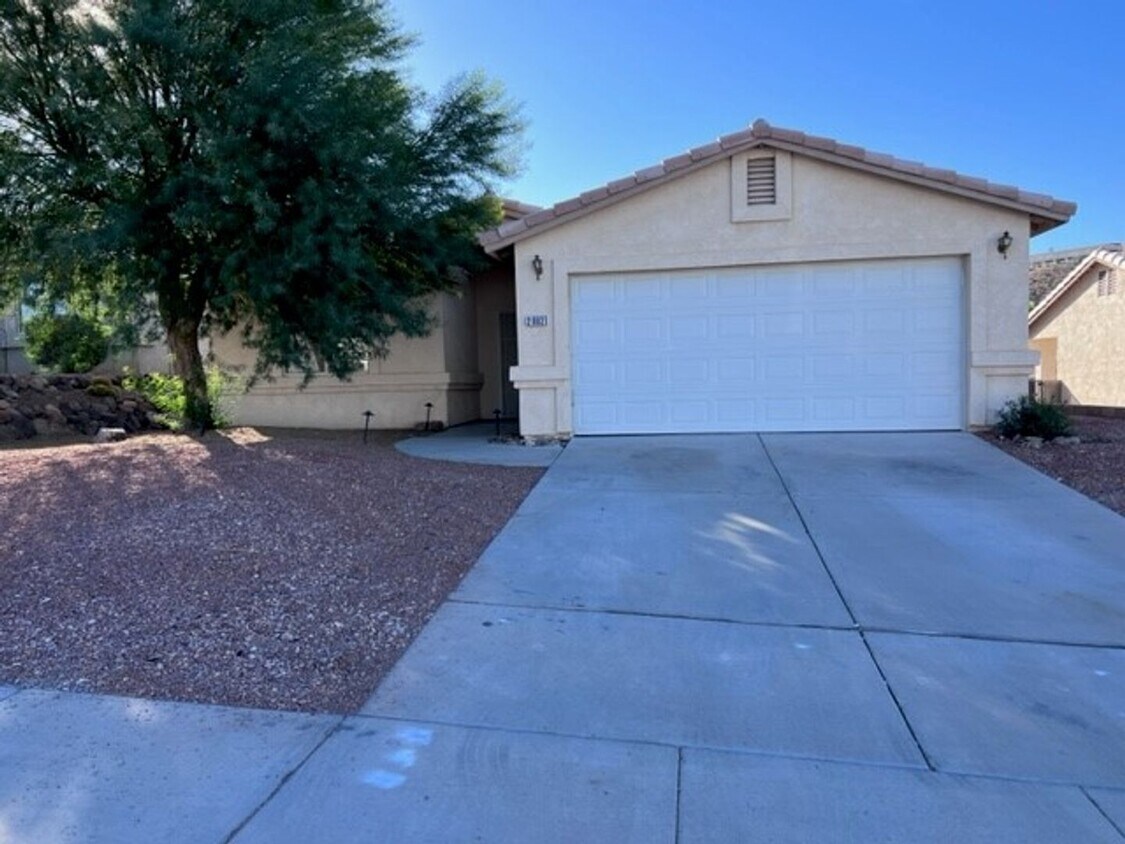 Remodeled 2BR with fenced backyard and, Bo... House Rental in